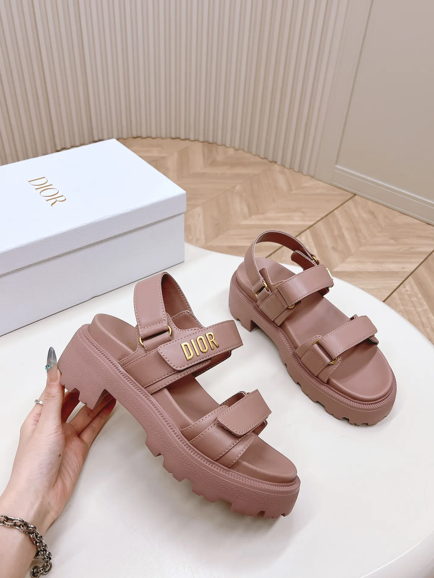 👟👟Ex-factory price 520👟👟 2024Dior Classic Velcro high-heeled sandals and slippers series original replica high version super durable and versatile style very comfortable on the foot, slim and tall, original leather upper, original d hardware buckle, original TPU outsole Heel height is about cm Size: 35-42